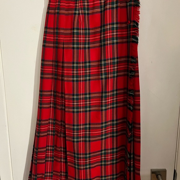 Highland Queen Dresses & Skirts - Vintage Highland Queen Red Tartan Wool Kilt Skirt – 24” Waist